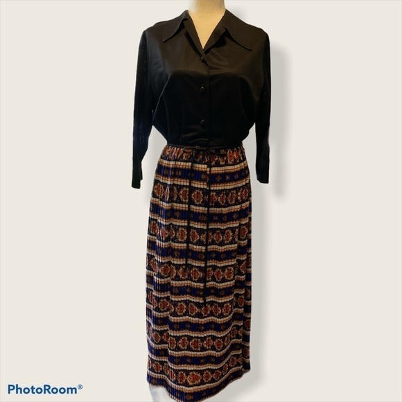 indorables Dresses & Skirts - Vintage 70’s pleated circle skirt button top dress